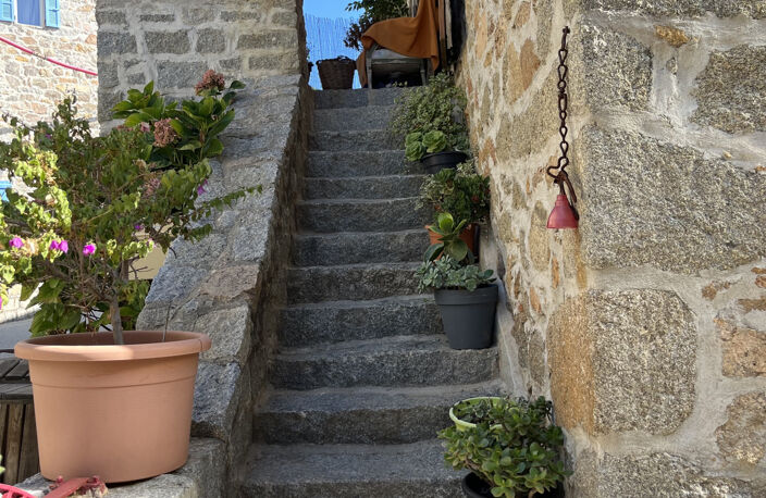 Vente Maison de village en pierres de taille, vue dégagée. — photo 3