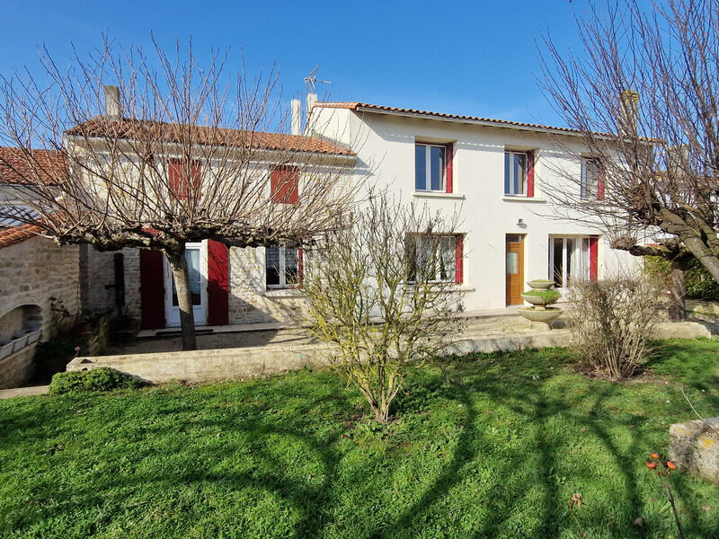 Villa / Maison 6 pièces  à vendre Saint-Coutant-le-Grand 17430