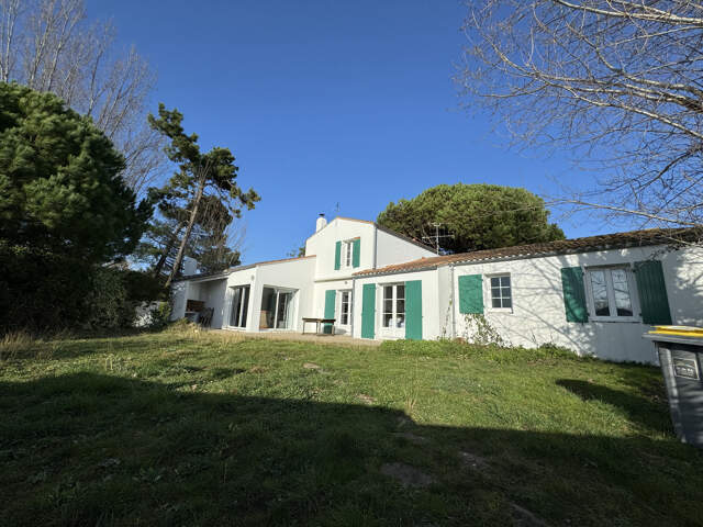Au calme, proche des commerces — photo du bien