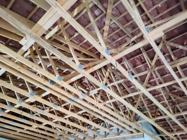 A vendre 3 entrepôts et 600 m2 bureaux à Coutras — photo du bien