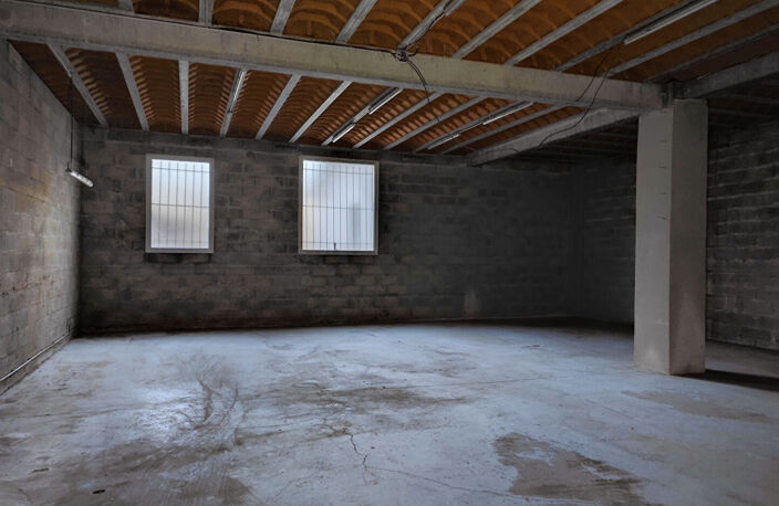 A vendre 3 entrepôts et 600 m2 bureaux à Coutras — photo 5