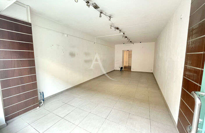 Local commercial de 29m² en plein centre de l'Isle-Jourdain — photo 3