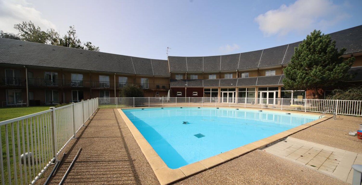 Studio dans résidence avec piscine — photo 1