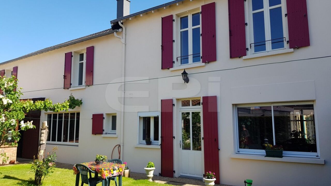 maison 5 pièces 132 m2 à vendre à Moncoutant (79320)