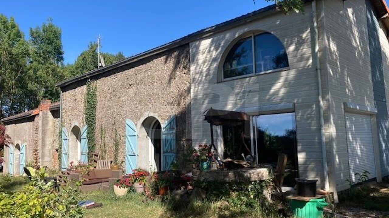 maison 7 pièces 208 m2 à vendre à Cirières (79140)