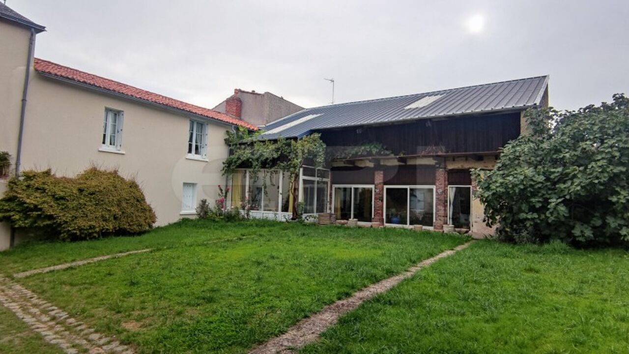 maison 6 pièces 400 m2 à vendre à Vihiers (49310)