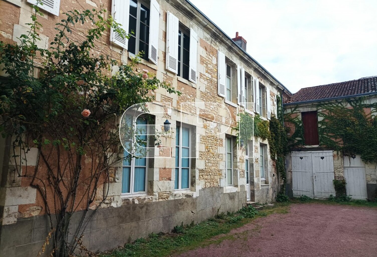 Maison d'habitation de 234m² environ comprenant au rdc, cuisine — photo 1