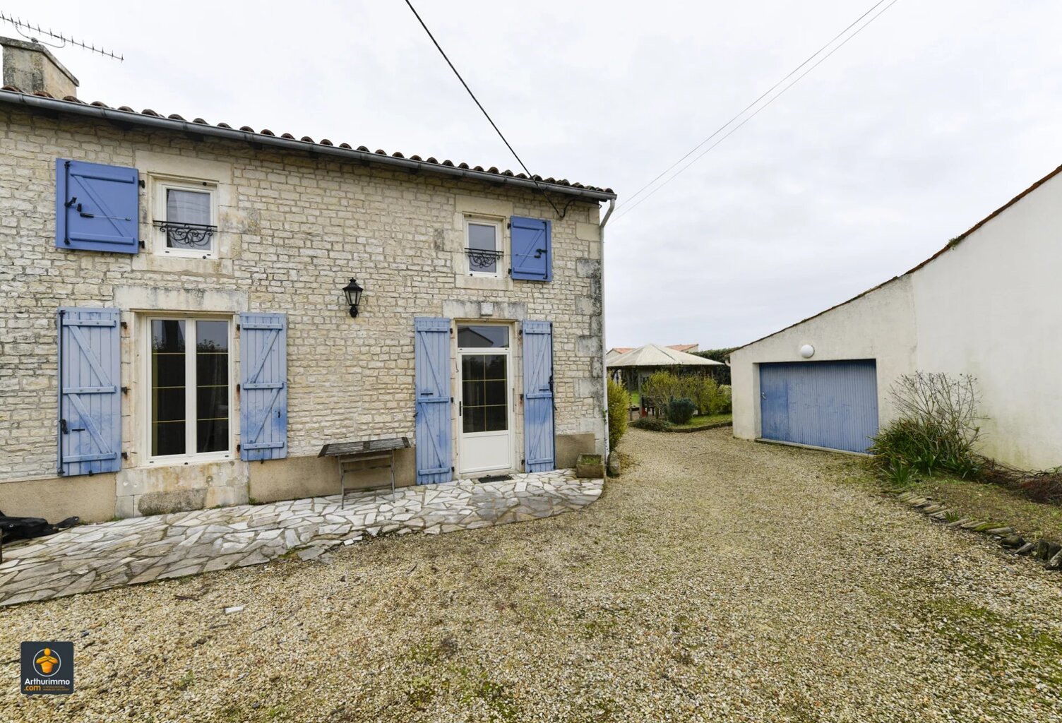 A VALLANS Maison en pierre 186m² — photo 1