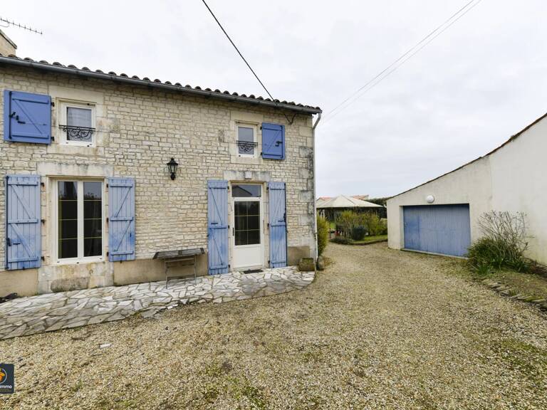 A VALLANS Maison en pierre 186m² — photo 1