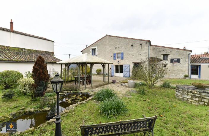 A VALLANS Maison en pierre 186m² — photo 4