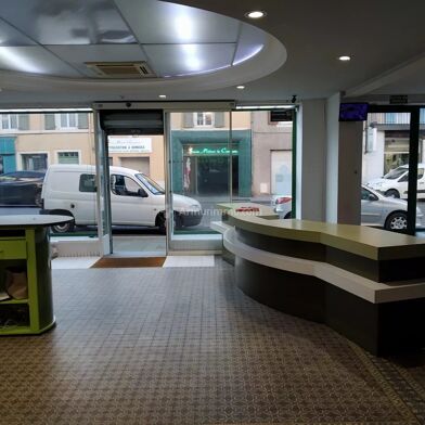 Commerce 4 pièces 980 €