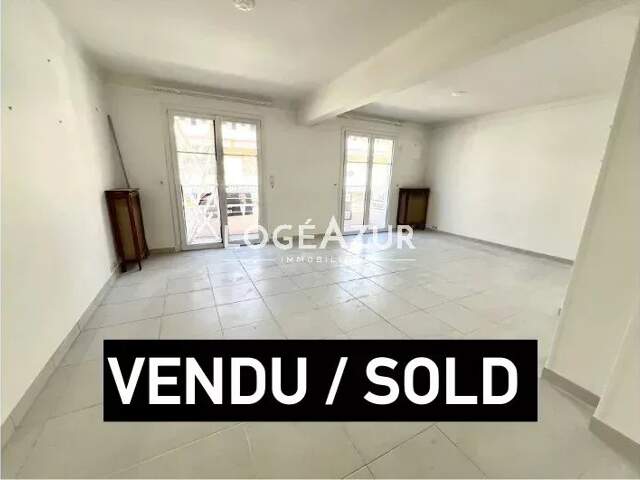 VENTE APPARTEMENT 2 CHAMBRES - GARAGE -  ANTIBES CENTRE VILLE - — photo du bien