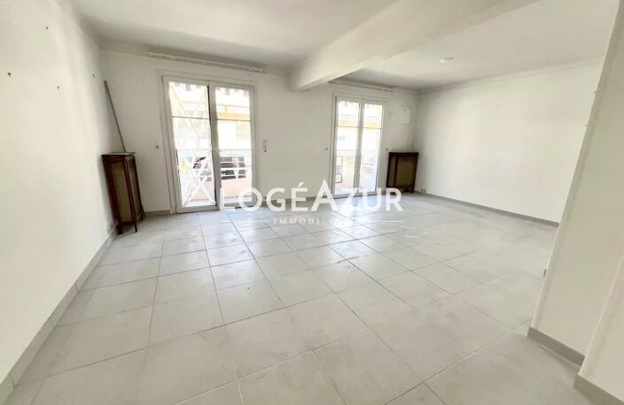 VENTE APPARTEMENT 2 CHAMBRES - GARAGE -  ANTIBES CENTRE VILLE - — photo 2