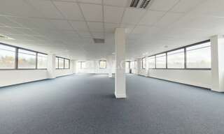 Bureau  1498 m² à louer à Saint-Priest (69800)