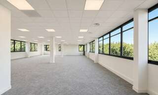 Bureau  1374 m² à louer à Saint-Priest (69800)