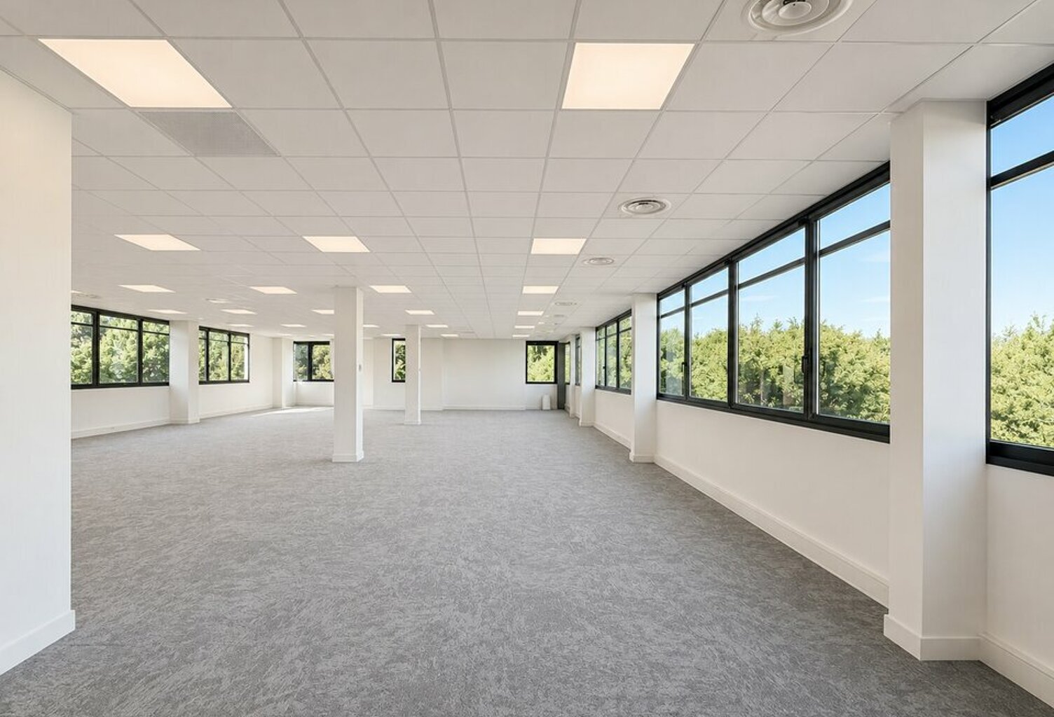BUREAUX à LOUER — photo 1
