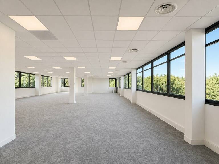 BUREAUX à LOUER — photo 1
