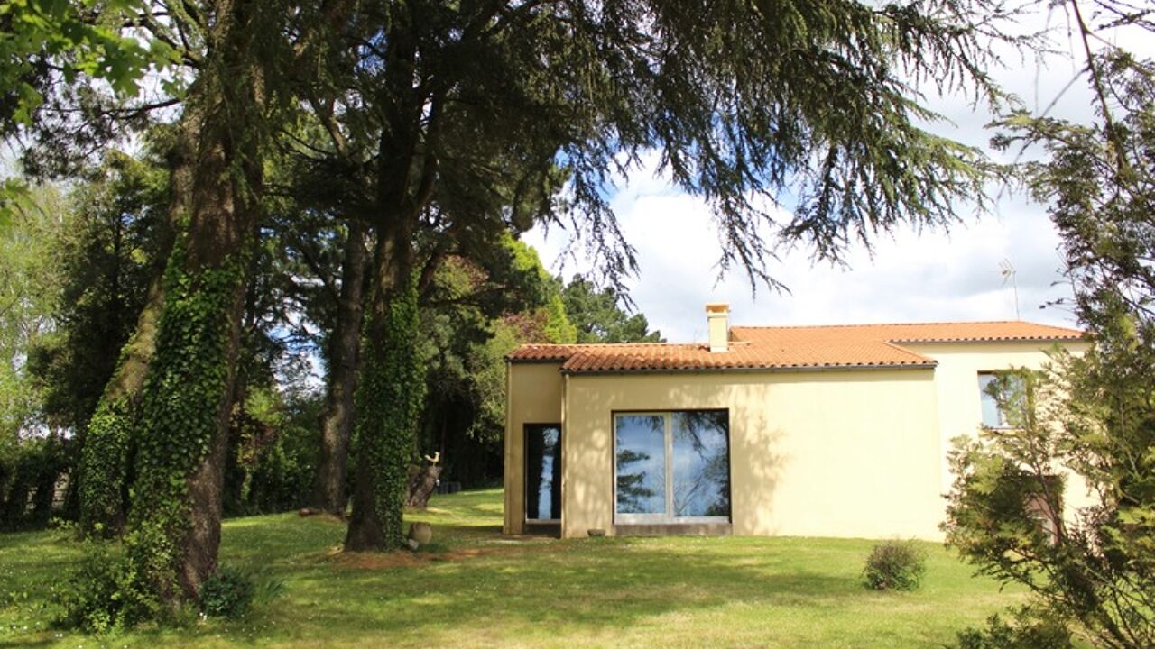 maison 5 pièces 136 m2 à vendre à Mortagne-sur-Sèvre (85290)