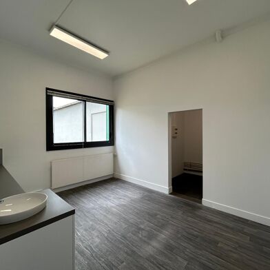 Bureau 2 pièces 695 €