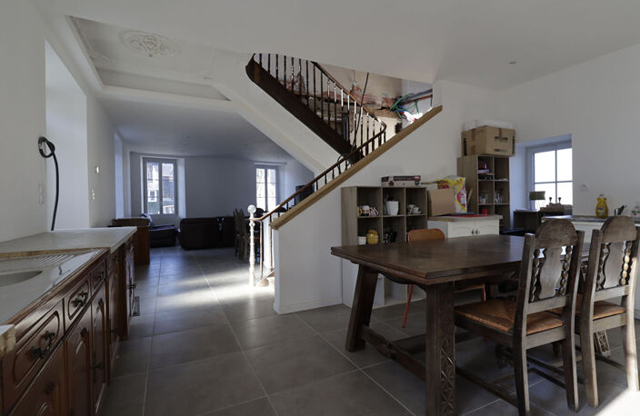 MAISON de maître 180 m² + T2 — photo 2