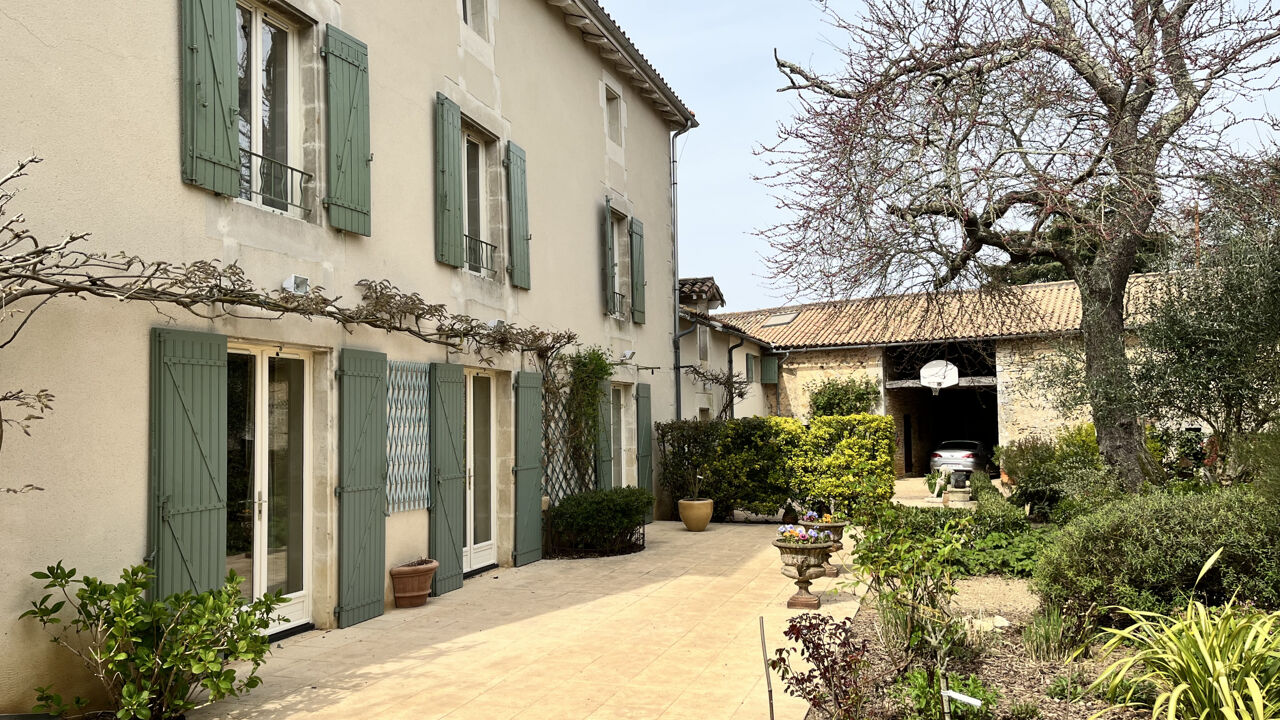 maison 10 pièces 273 m2 à vendre à Valence-en-Poitou (86700)