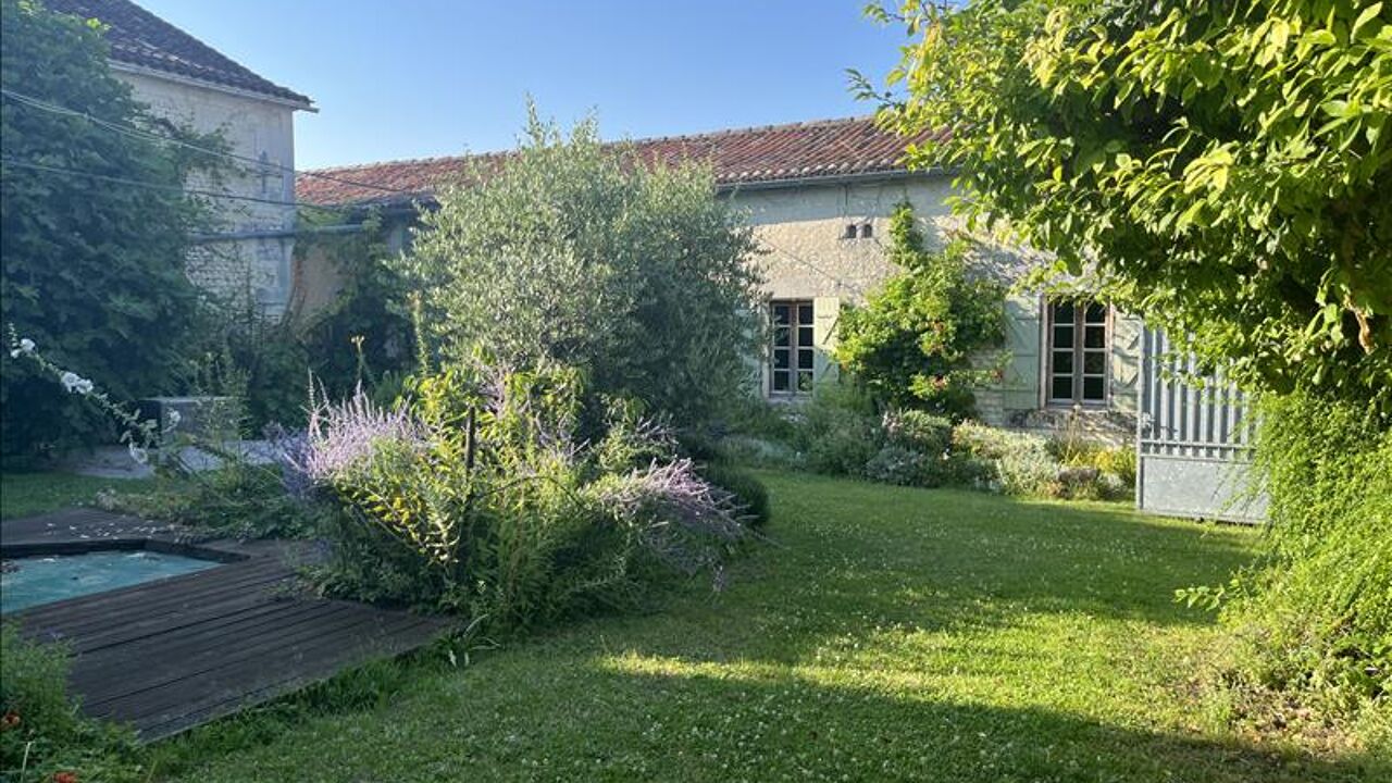 maison 6 pièces 216 m2 à vendre à Saint-Palais-du-Né (16300)