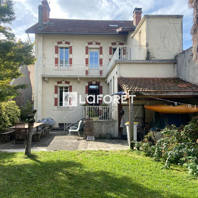 Maison 10 pièces 258 m²