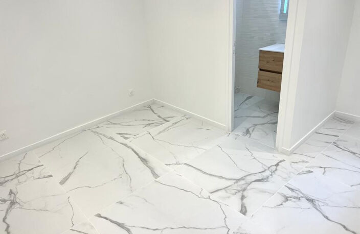 CANNES CENTRE BANANE T2 REFAIT A NEUF DE 41M2 — photo 2