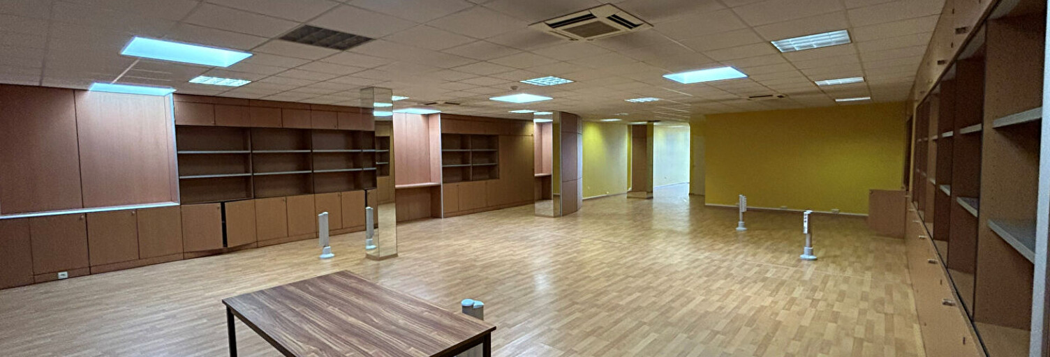 Bureau  220 m² à louer à Pau (64000)