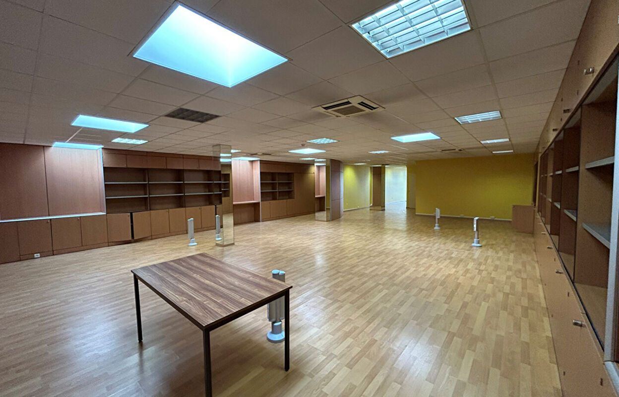 bureau  pièces 220 m2 à louer à Pau (64000)