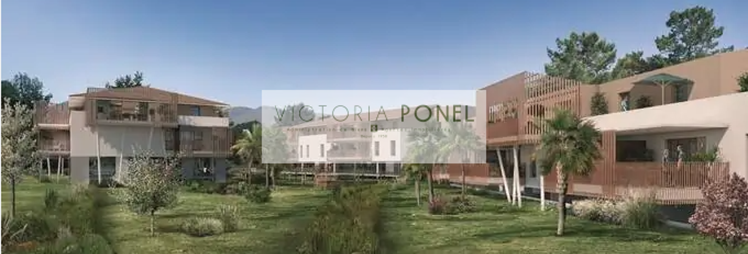 Divers  1 m² à louer à Hyères (83400)