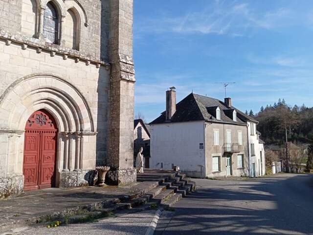 Maison en pierre de 13 pièces principales — photo du bien