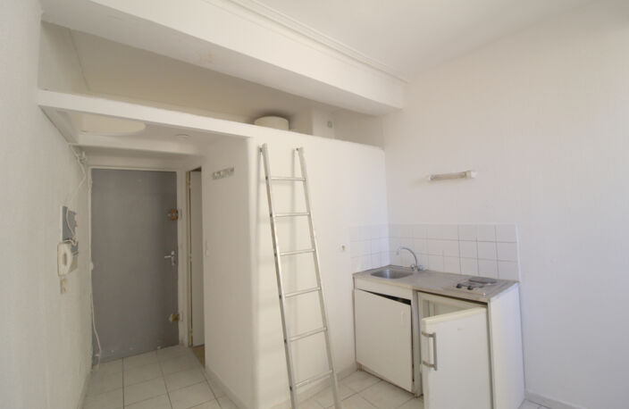 NIMES ECUSSON Studio de 19 m2 — photo 2