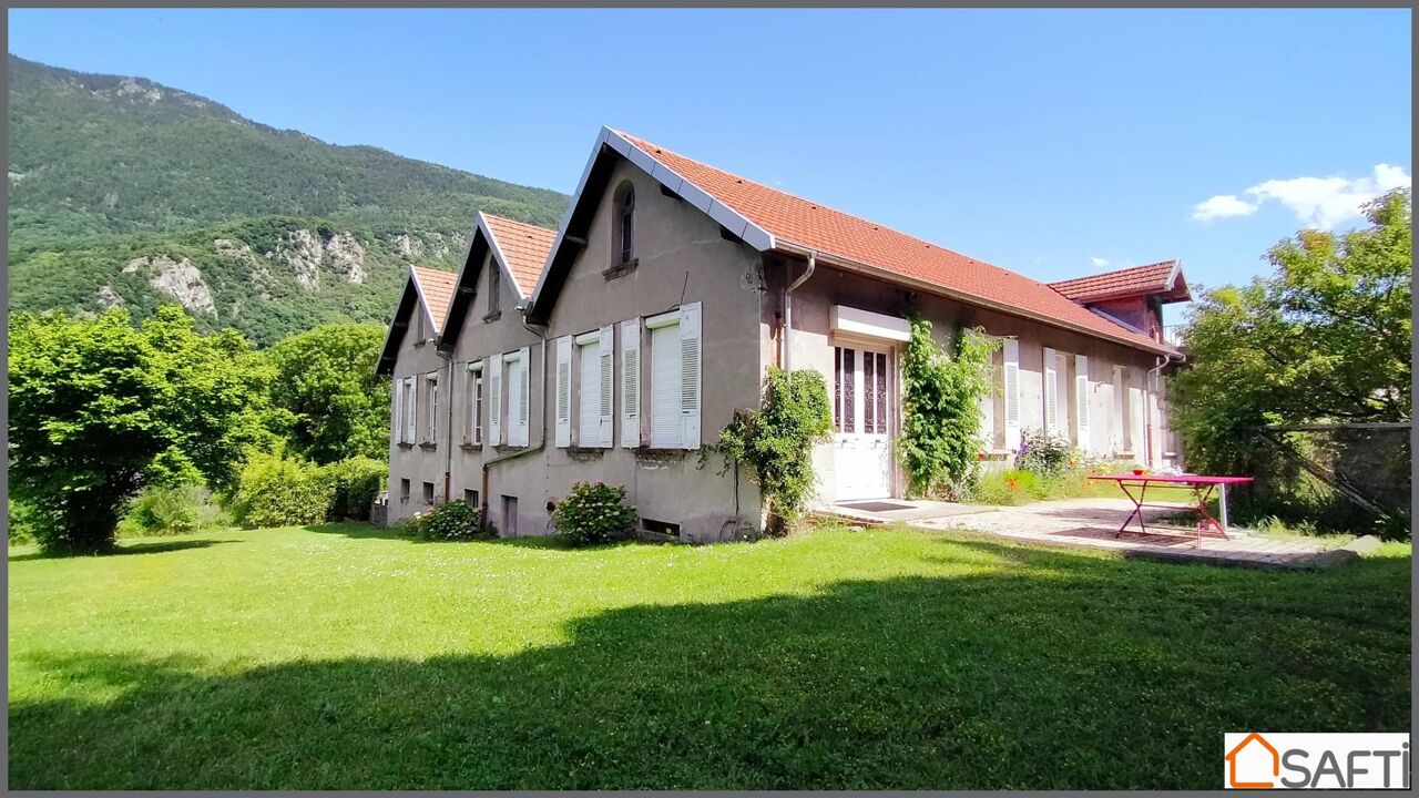 maison 13 pièces 450 m2 à vendre à Saint-Jean-de-Maurienne (73300)