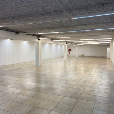 Commerce 333 m²