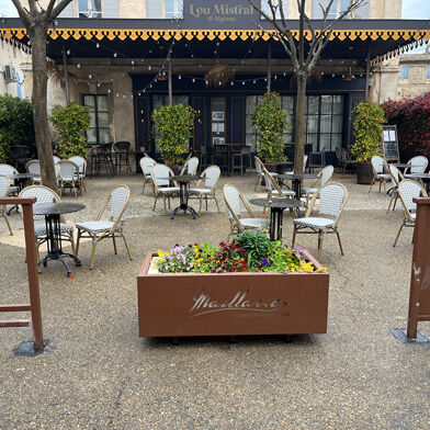 Commerce  242000 €