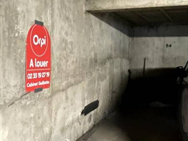 Emplacement de parking - 7 rue de Soquence LE HAVRE — photo 1