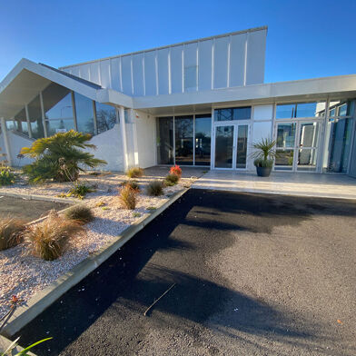 Commerce  487600 €