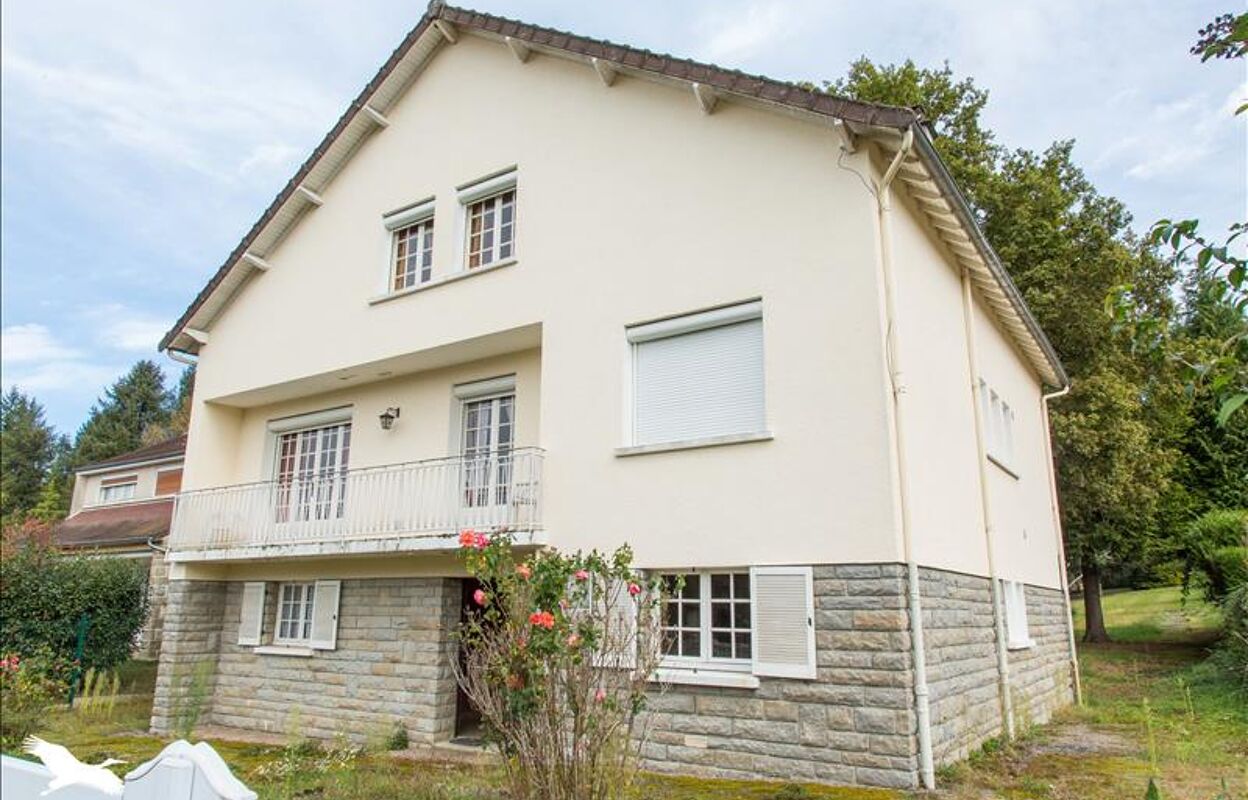 maison 8 pièces 256 m2 à vendre à Peyrat-le-Château (87470)