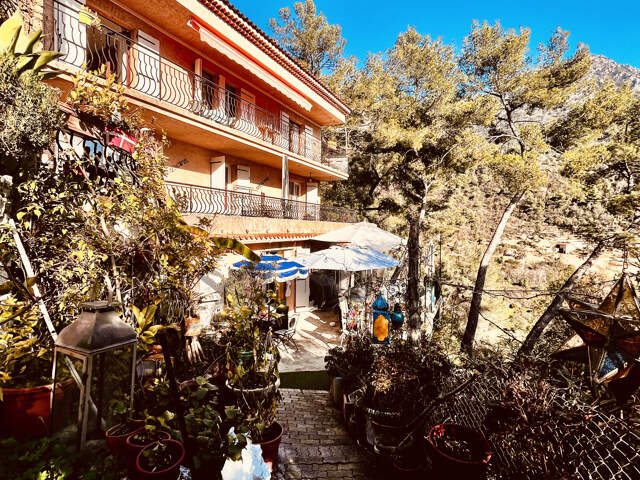 Menton grande maison divisée en plusieurs logements terrasse — photo du bien