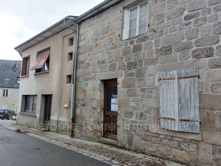 Deux maisons jumelées en centre ville d'Egletons à rénover — photo 1