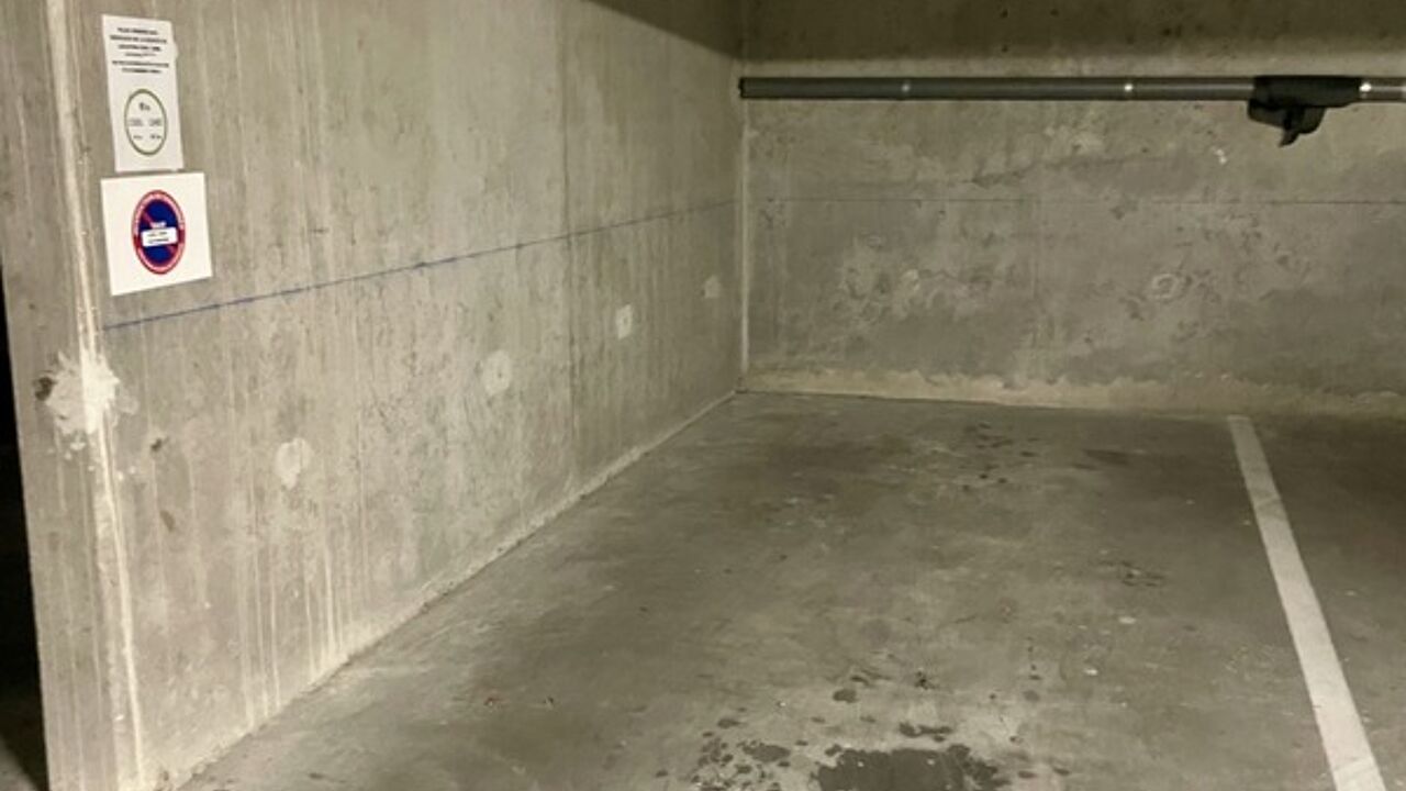 garage  pièces 10 m2 à louer à Paris 19 (75019)