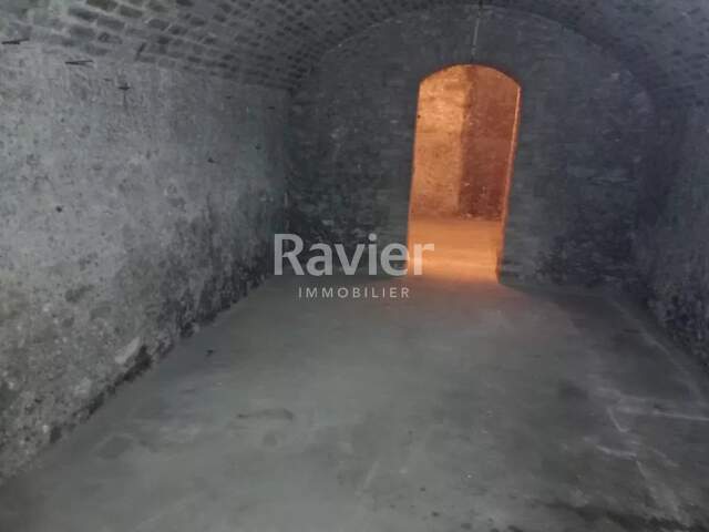 Cave 35m² - Avenue de Messine — photo du bien