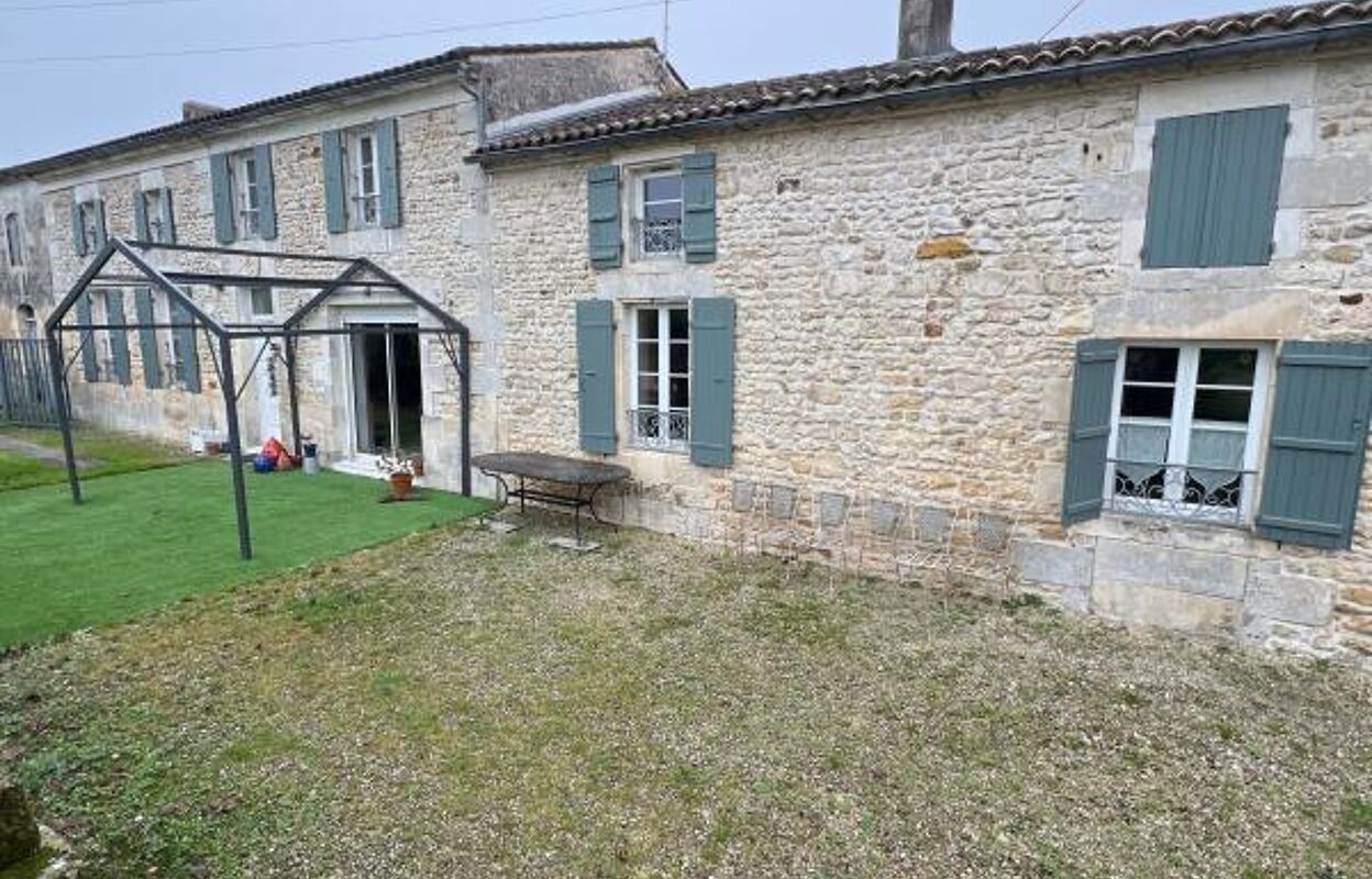 maison 6 pièces 220 m2 à vendre à Grézac (17120)