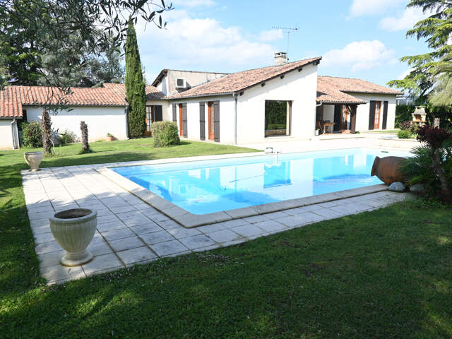 Maison de plain pied aux portes de la ville de Marmande — photo du bien