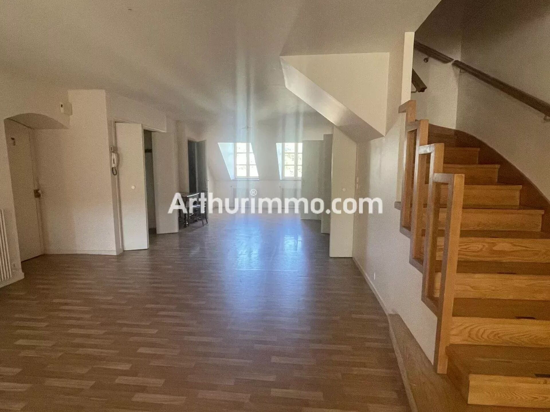 Appartement 8 pièces 164 m² · à Lons-le-Saunier · 164 m² · 135 000 €