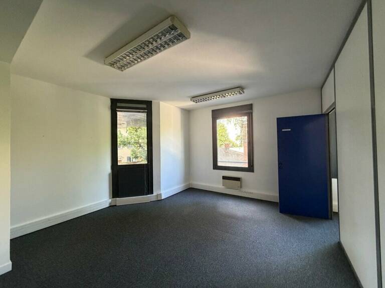 BUREAUX à LOUER — photo 1
