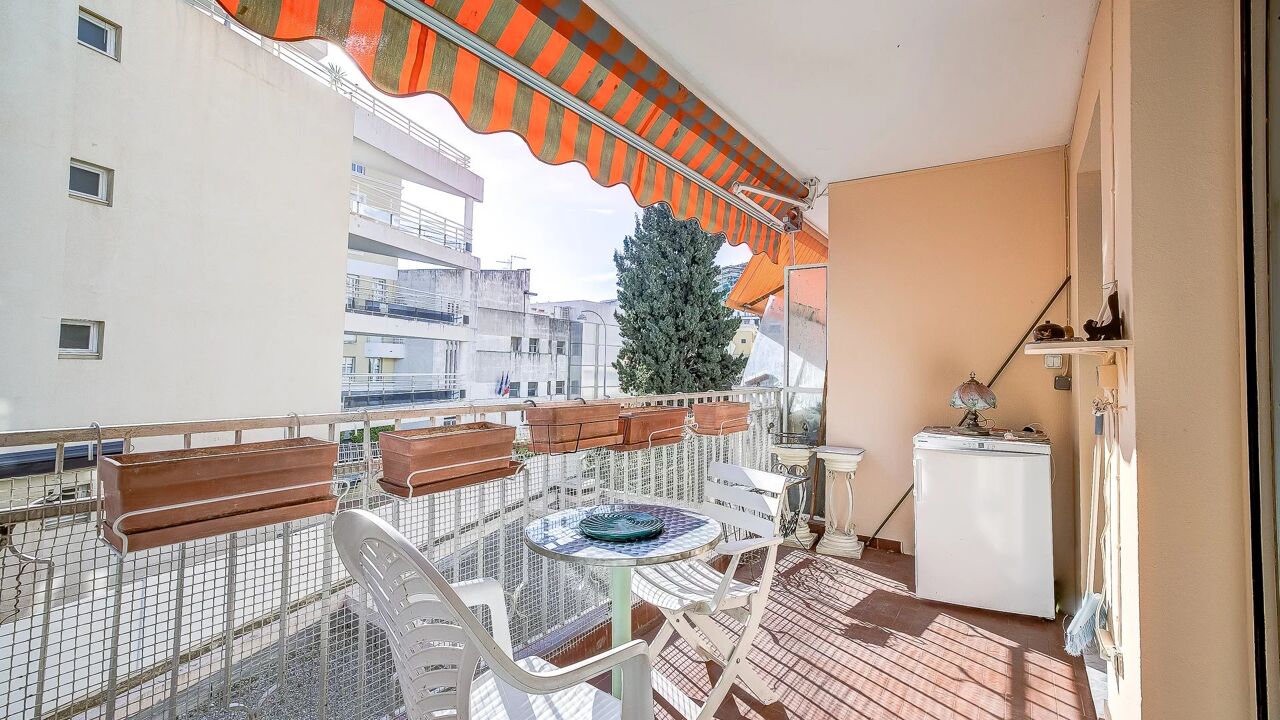 appartement 2 pièces 52 m2 à vendre à Nice (06100)