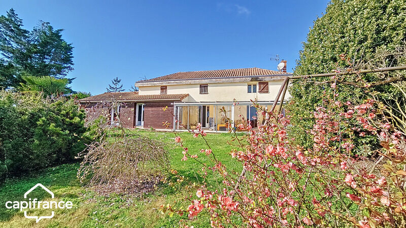 Villa / Maison 8 pièces  à vendre Thouars 79100