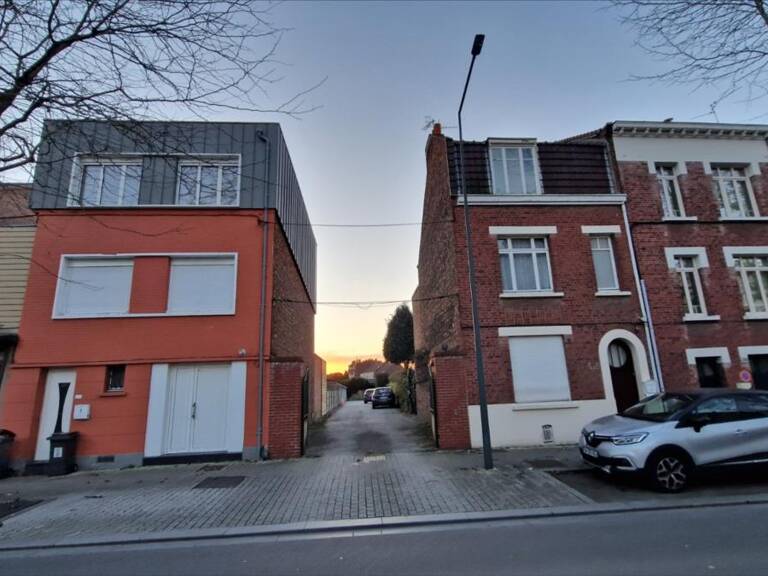 LAMBERSART - RUE DU BOURG -  ESPACE A CONSTRUIRE AU DESSUS D'UNE — photo 1